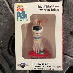 Universal Life of Pets Passholder Bobble Head